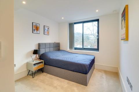 Flat 3, 3a Athenaeum Road, London, N20 9AA