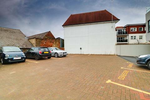Flat 3, 3a Athenaeum Road, London, N20 9AA