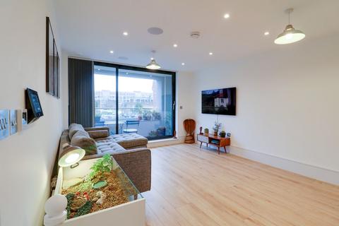 Flat 3, 3a Athenaeum Road, London, N20 9AA