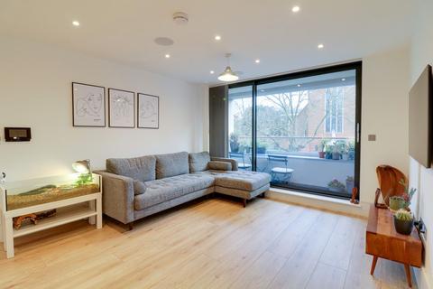 Flat 3, 3a Athenaeum Road, London, N20 9AA