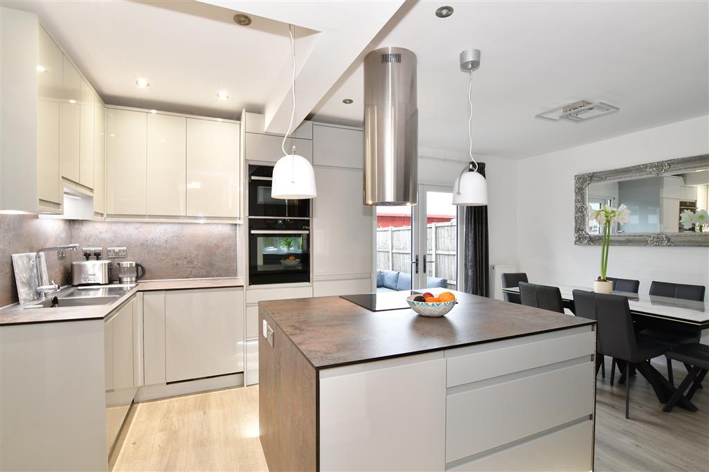 Kitchen/Dining Area