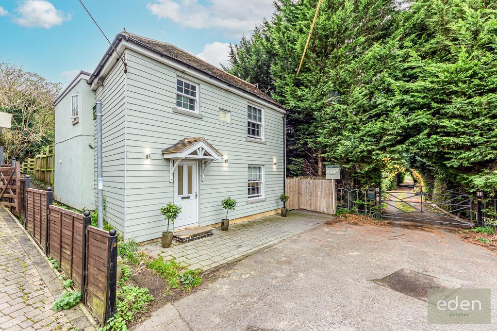 Castle Street, Upnor, ME2 3 bed detached house £470,000