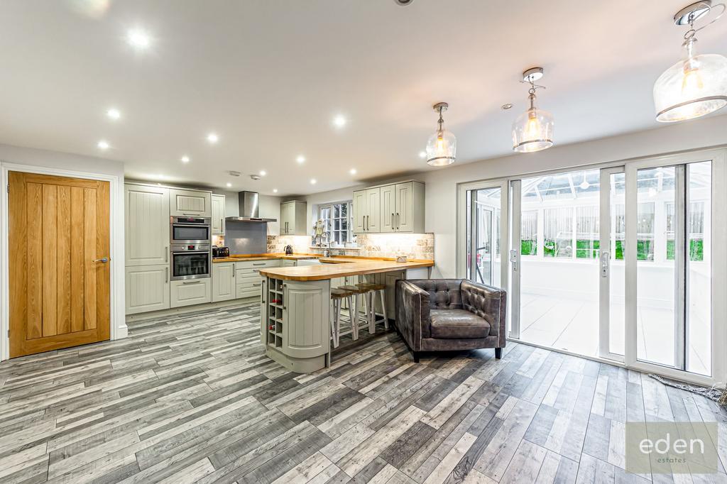 Castle Street, Upnor, ME2 3 bed detached house £470,000