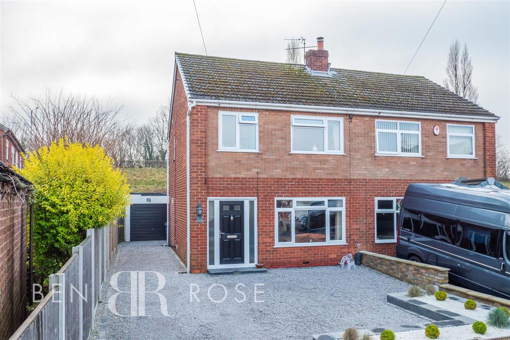 Bow Lane, Leyland 3 bed semidetached house £200,000