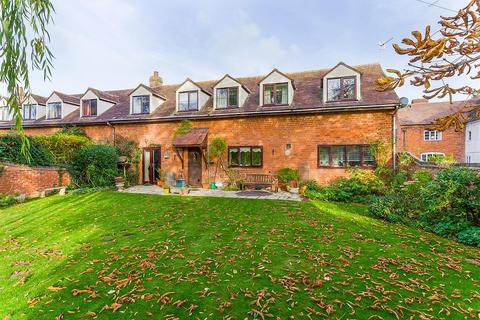 2, Moat Court Kings End Road, Powick, Worcester, WR2 4RE