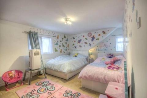 4 bedroom detached house for sale - Nicholls Avenue, Uxbridge, Hillingdon, UB8