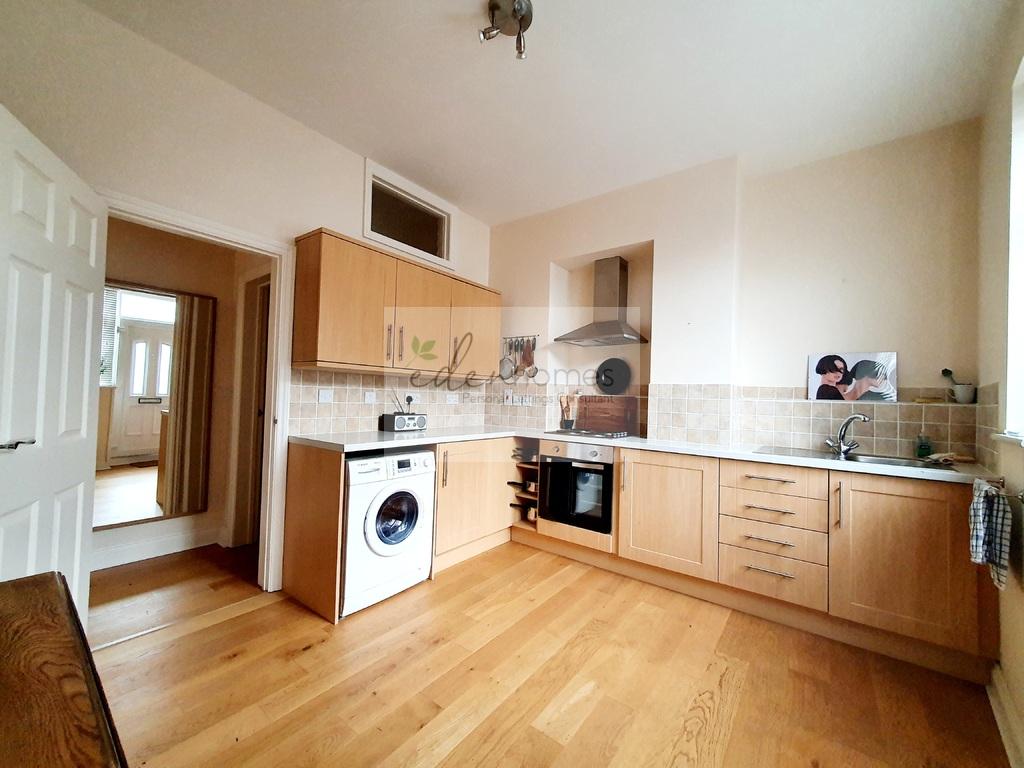 Seymour Road, Gloucester. 2 bed terraced house £800 pcm (£185 pw)