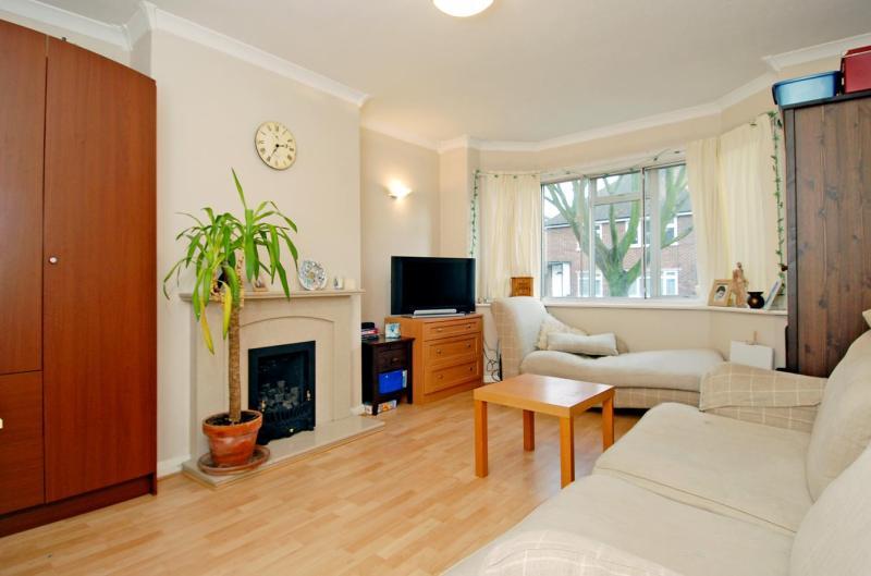 ster Gardens, Ealing, London, W5 2 bed apartment £1,500 pcm (£346 pw)
