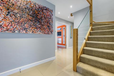 1 Forest Close, Woking, GU22 8LT