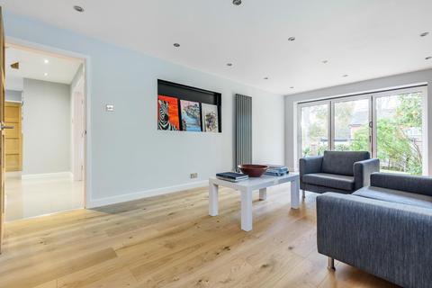 1 Forest Close, Woking, GU22 8LT