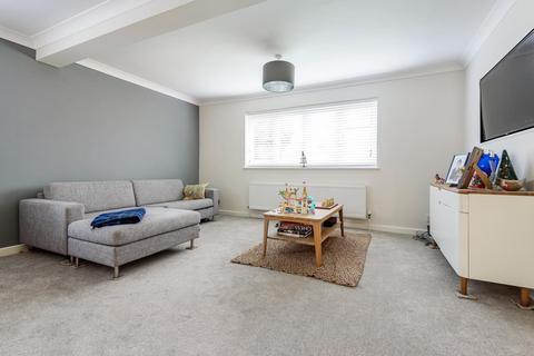 1 Forest Close, Woking, GU22 8LT