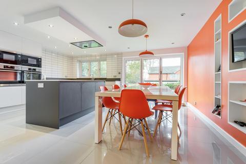 1 Forest Close, Woking, GU22 8LT