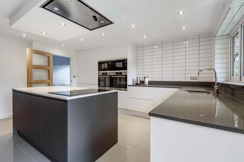 1 Forest Close, Woking, GU22 8LT