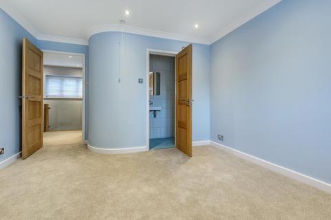 1 Forest Close, Woking, GU22 8LT
