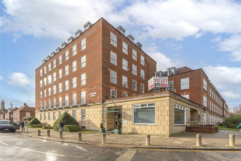 Bridge Road, Welwyn Garden City 2 bed flat £425,000