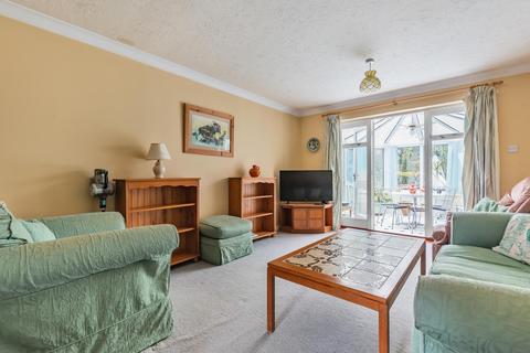 2 bedroom end of terrace house for sale - Jersey Close, Chertsey, KT16