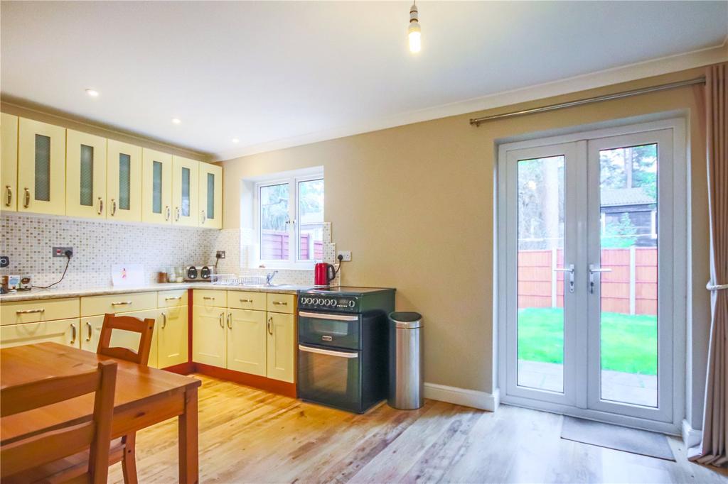 Oakengates, Bracknell, RG12 3 bed terraced house £390,000