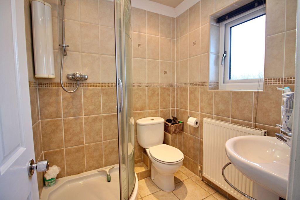 En-suite Shower To Master Bedroom
