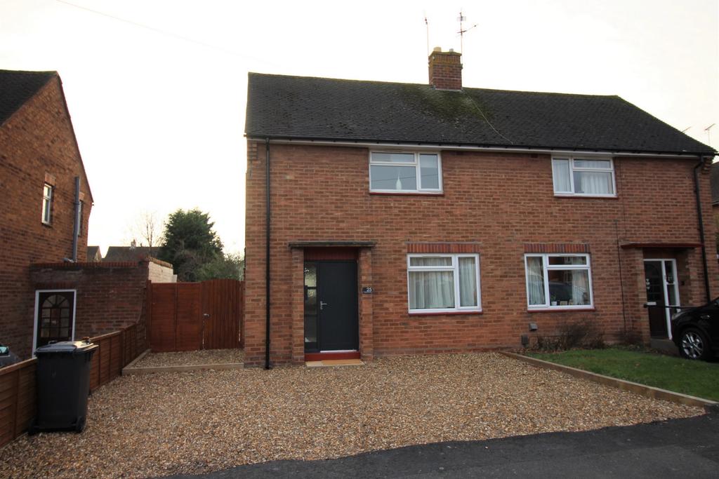 Laburnum Grove, Kidderminster, DY11 2 bed house £185,000