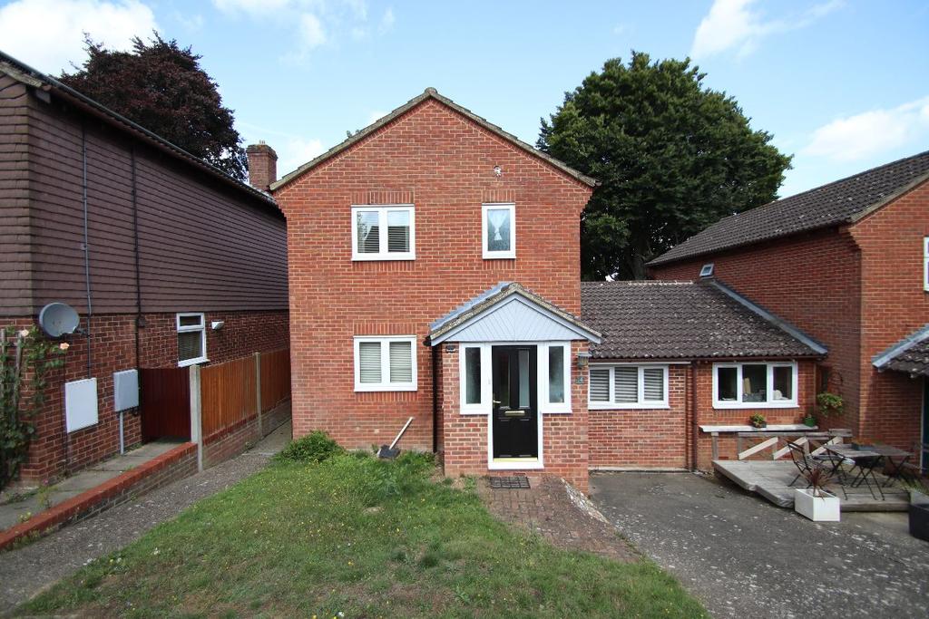 Cedarview, Canterbury 4 bed semidetached house £1,550 pcm (£358 pw)