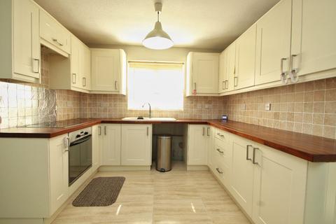 4 bedroom semi-detached house to rent - Cedarview, Canterbury
