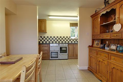 12 Hillside, Ancaster, Grantham, NG32 3PX