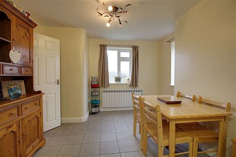 12 Hillside, Ancaster, Grantham, NG32 3PX