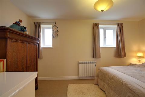 12 Hillside, Ancaster, Grantham, NG32 3PX