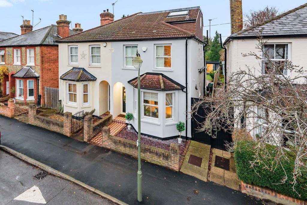 Elmgrove Road, Weybridge, KT13 4 bed semidetached house £875,000