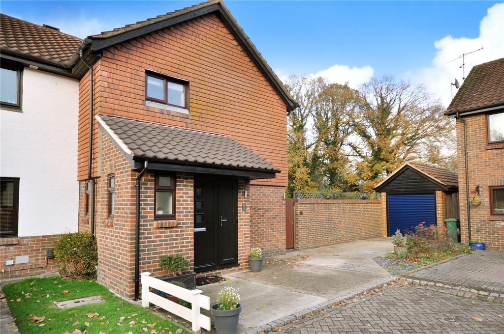 Langshott, Horley, Surrey, RH6 3 bed semidetached house £425,000