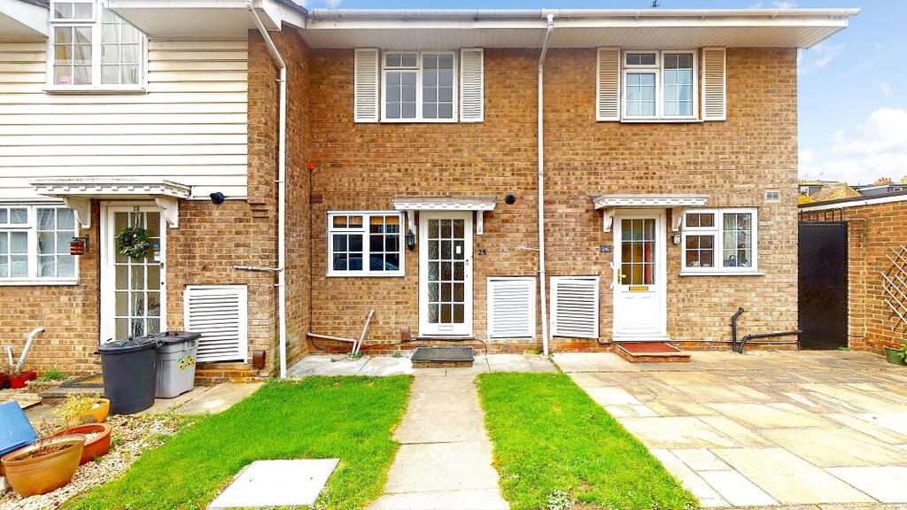 Tudor Gardens, Twickenham 2 bed terraced house £1,750 pcm (£404 pw)