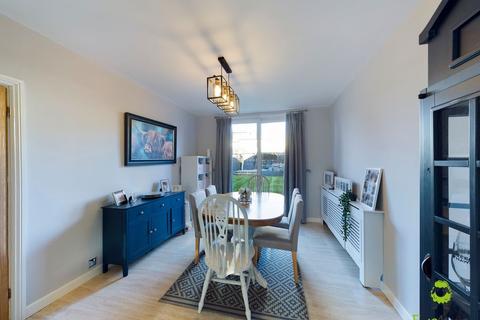 61 Ethronvi Road, Bexleyheath, DA7 4AU