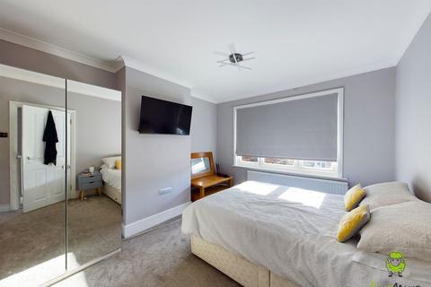 61 Ethronvi Road, Bexleyheath, DA7 4AU