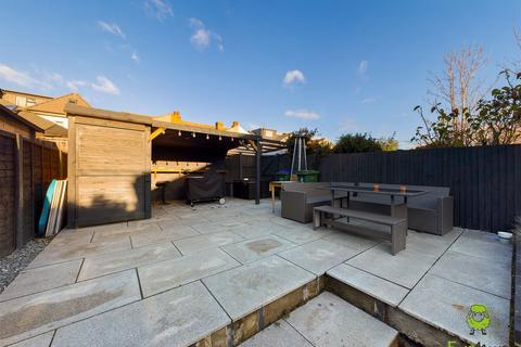61 Ethronvi Road, Bexleyheath, DA7 4AU