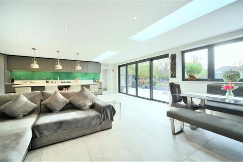 24 Waterer Rise, Wallington, SM6 9DN