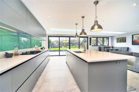 24 Waterer Rise, Wallington, SM6 9DN