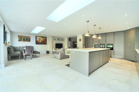 24 Waterer Rise, Wallington, SM6 9DN