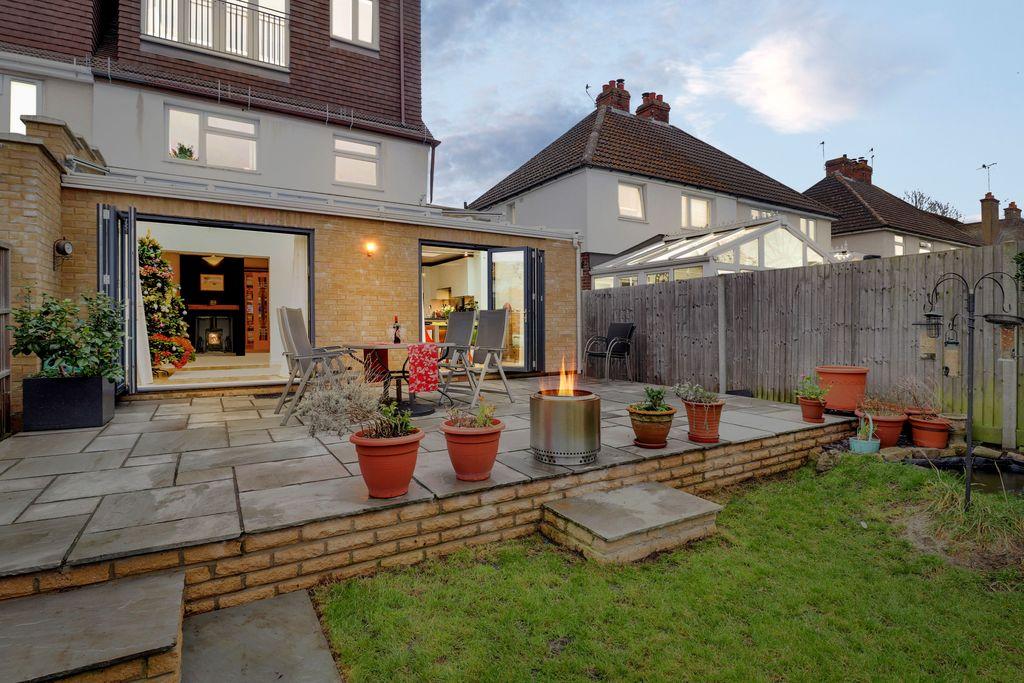 Entertainer's patio
