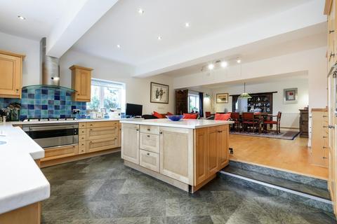 15 Trystings Close, Claygate, Esher, KT10 0TF