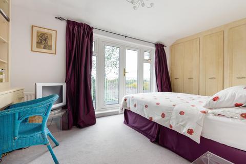 15 Trystings Close, Claygate, Esher, KT10 0TF