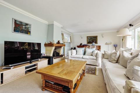 15 Trystings Close, Claygate, Esher, KT10 0TF