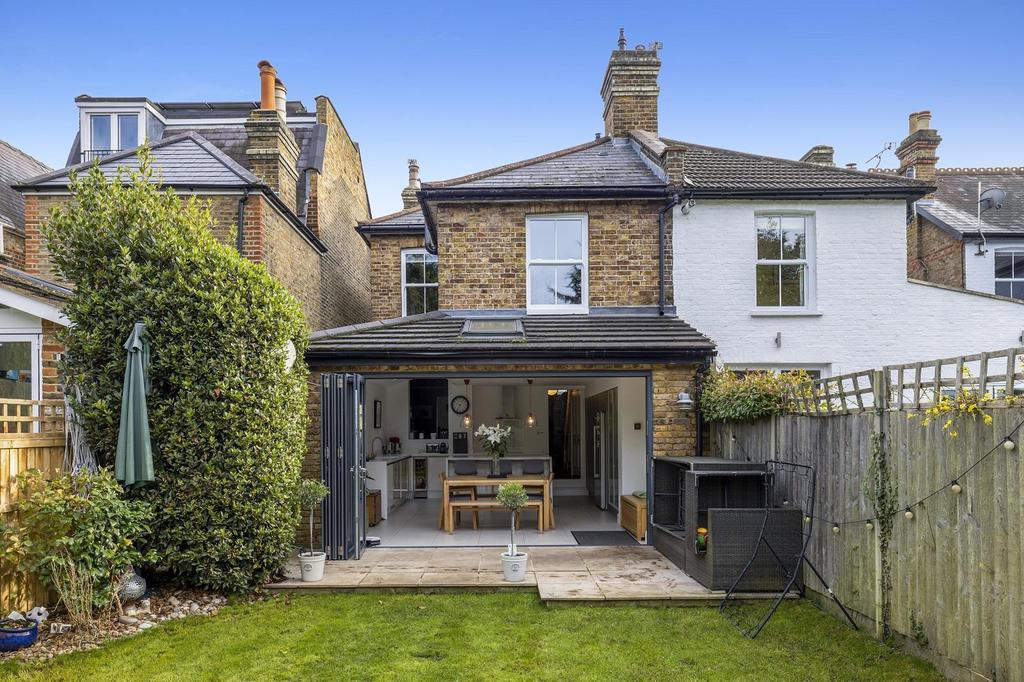 Wolsey Road, Esher, KT10 3 bed semidetached house £950,000