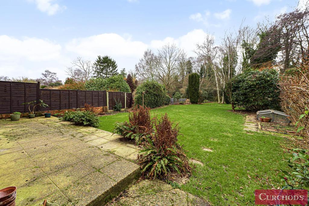 Stewart Avenue, Shepperton, TW17 3 bed semidetached house £560,000