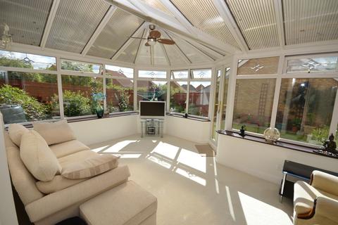 3 bedroom detached house for sale, Farriers Way, Houghton Regis, LU5