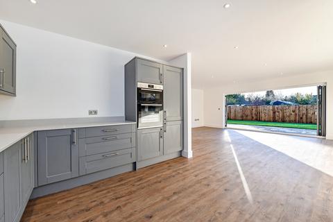 35 Avenue Close, Liphook, GU30 7QE