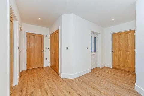 35 Avenue Close, Liphook, GU30 7QE