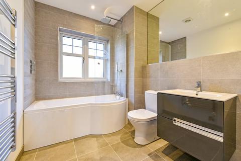 35 Avenue Close, Liphook, GU30 7QE