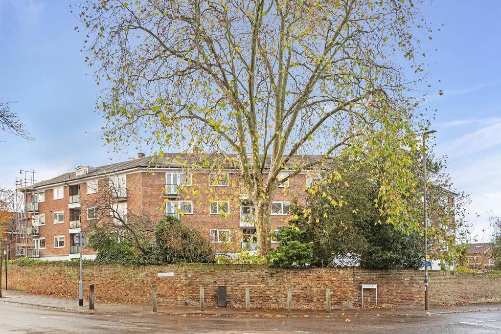 Princes Way, Southfields 2 bed flat £450,000