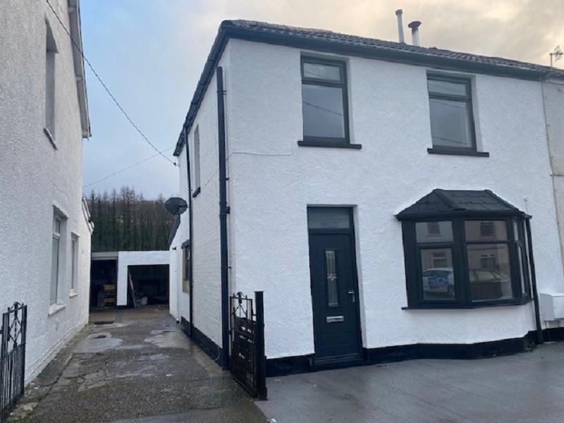 Park Avenue, Glynneath, Neath, Neath... 3 bed semidetached house £