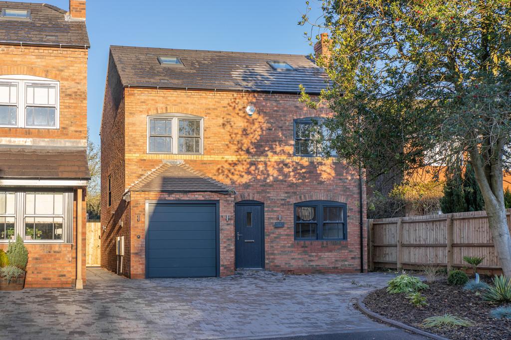Linthurst Newtown, Blackwell, B60 1BS 5 bed detached house £650,000